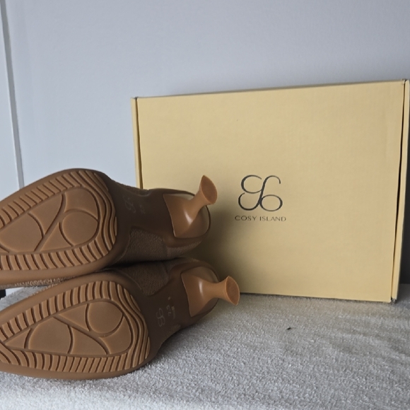 Cosy Island Women's Elegant Tan Heeled Boots - Picture 3 of 9